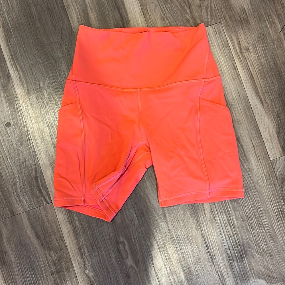 Align biker shorts with pockets 6 inch